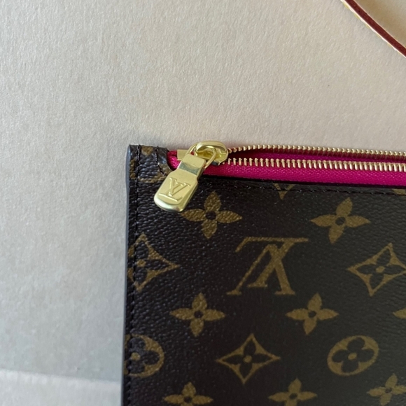 SOLD!! Louis Vuitton Neverfull GM Monogram Wristlet Pouch in Pivione - Picture 3 of 4